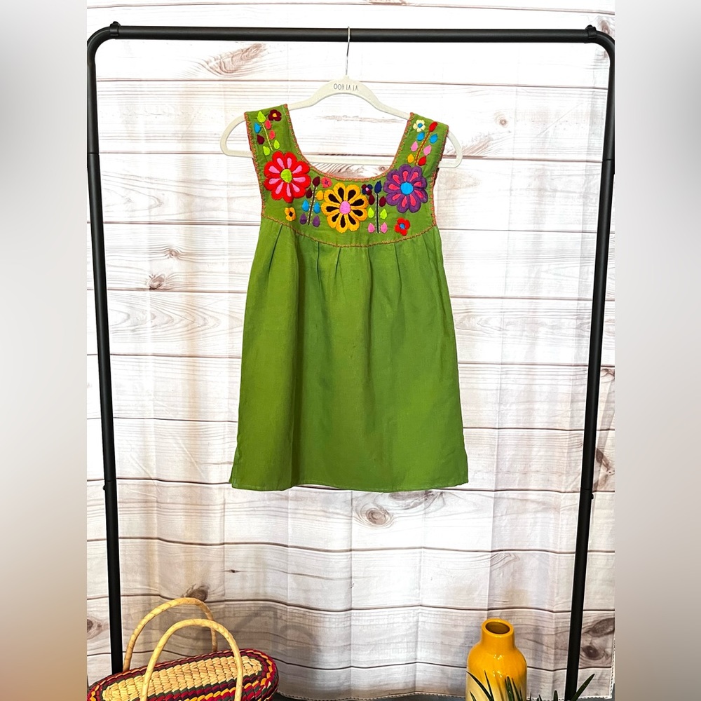 💰SOLD!💰 Mexican blouse - hand embroidered NWOT - made in Oaxaca. Sz Small